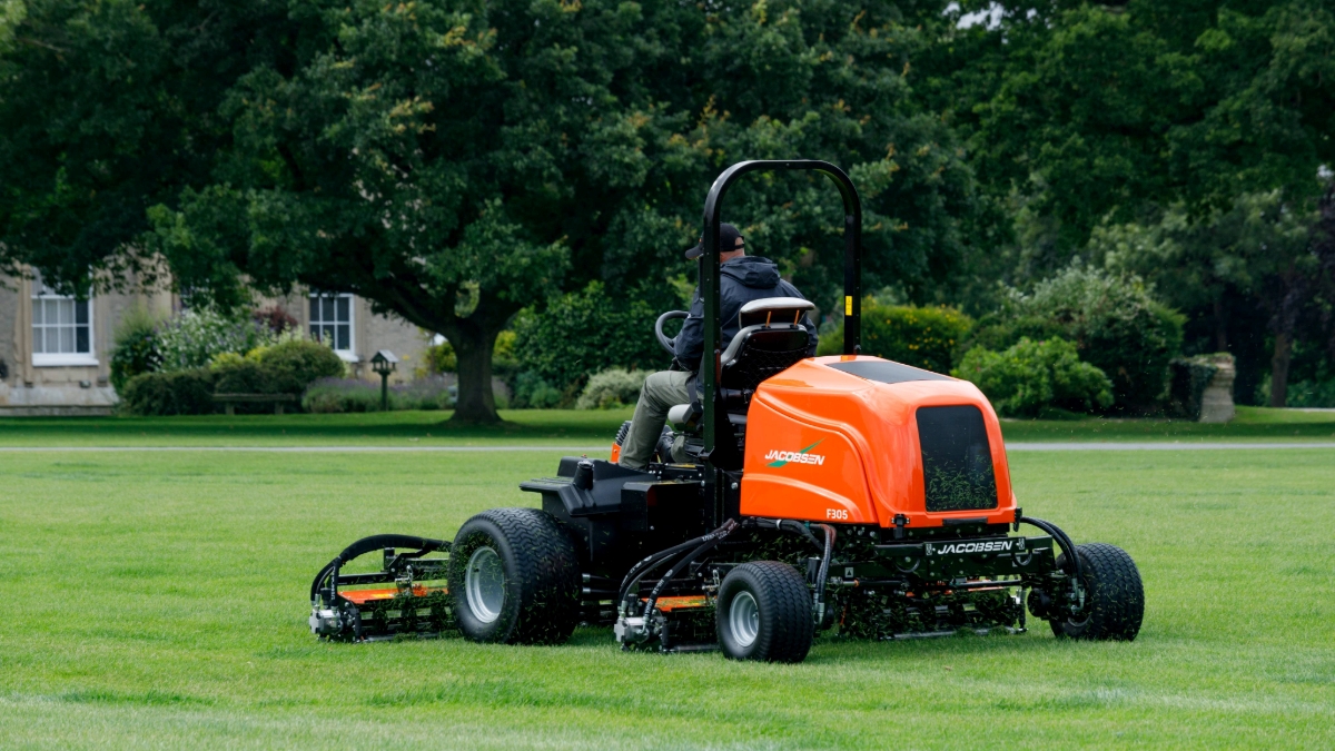 F305 on grass