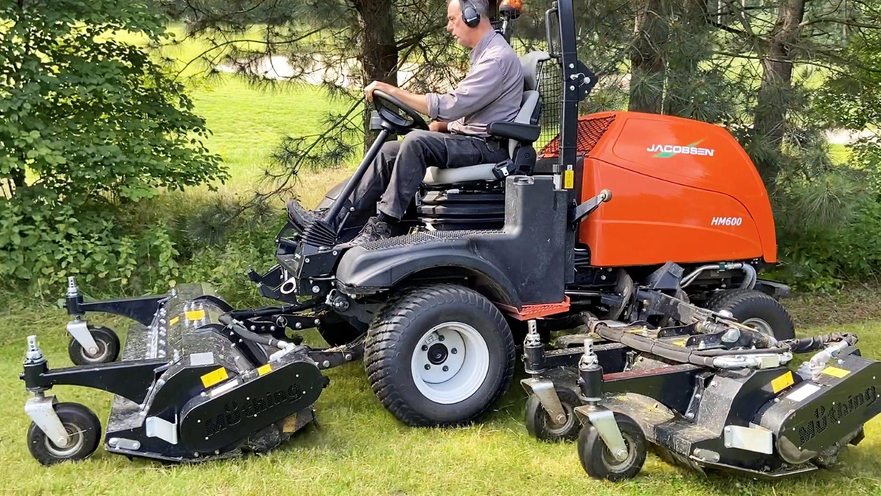 HM600 on grass